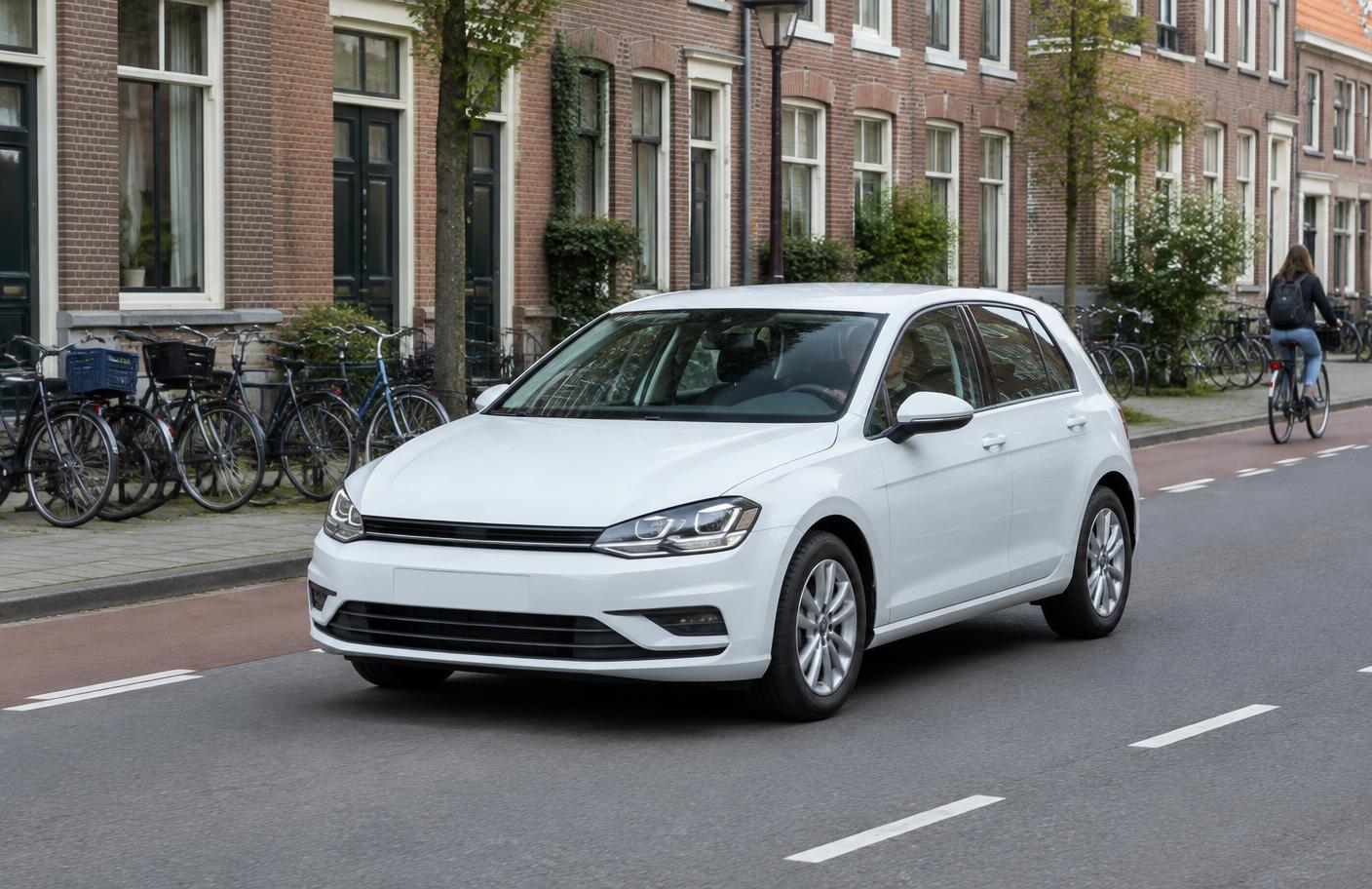 Lesauto van Rijschool van Nederland in een Nederlandse straat